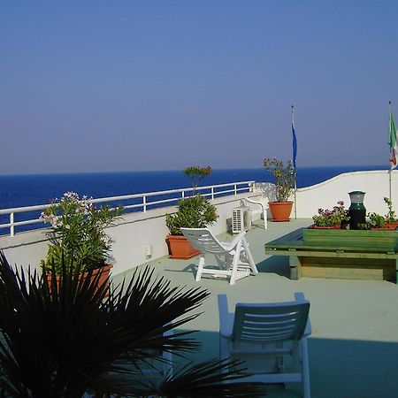 מרינה סרה Hotel Il Vascello מראה חיצוני תמונה