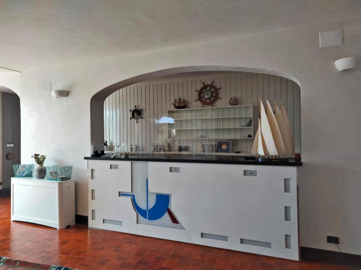 מרינה סרה Hotel Il Vascello מראה חיצוני תמונה