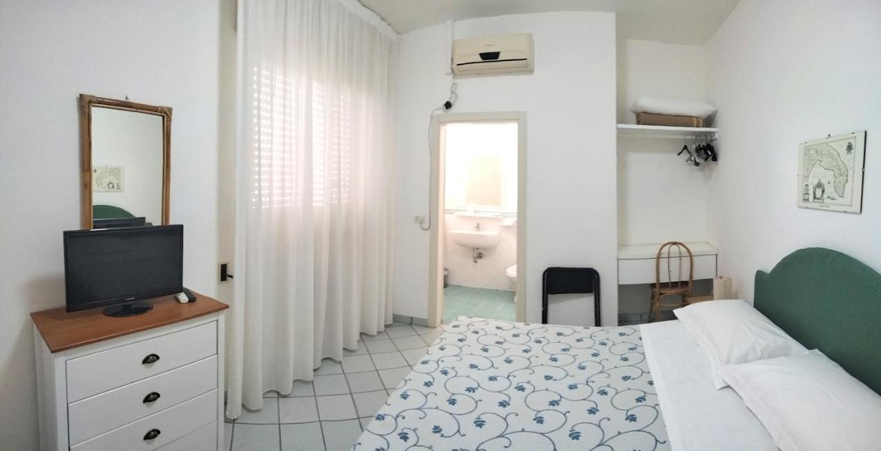 מרינה סרה Hotel Il Vascello מראה חיצוני תמונה