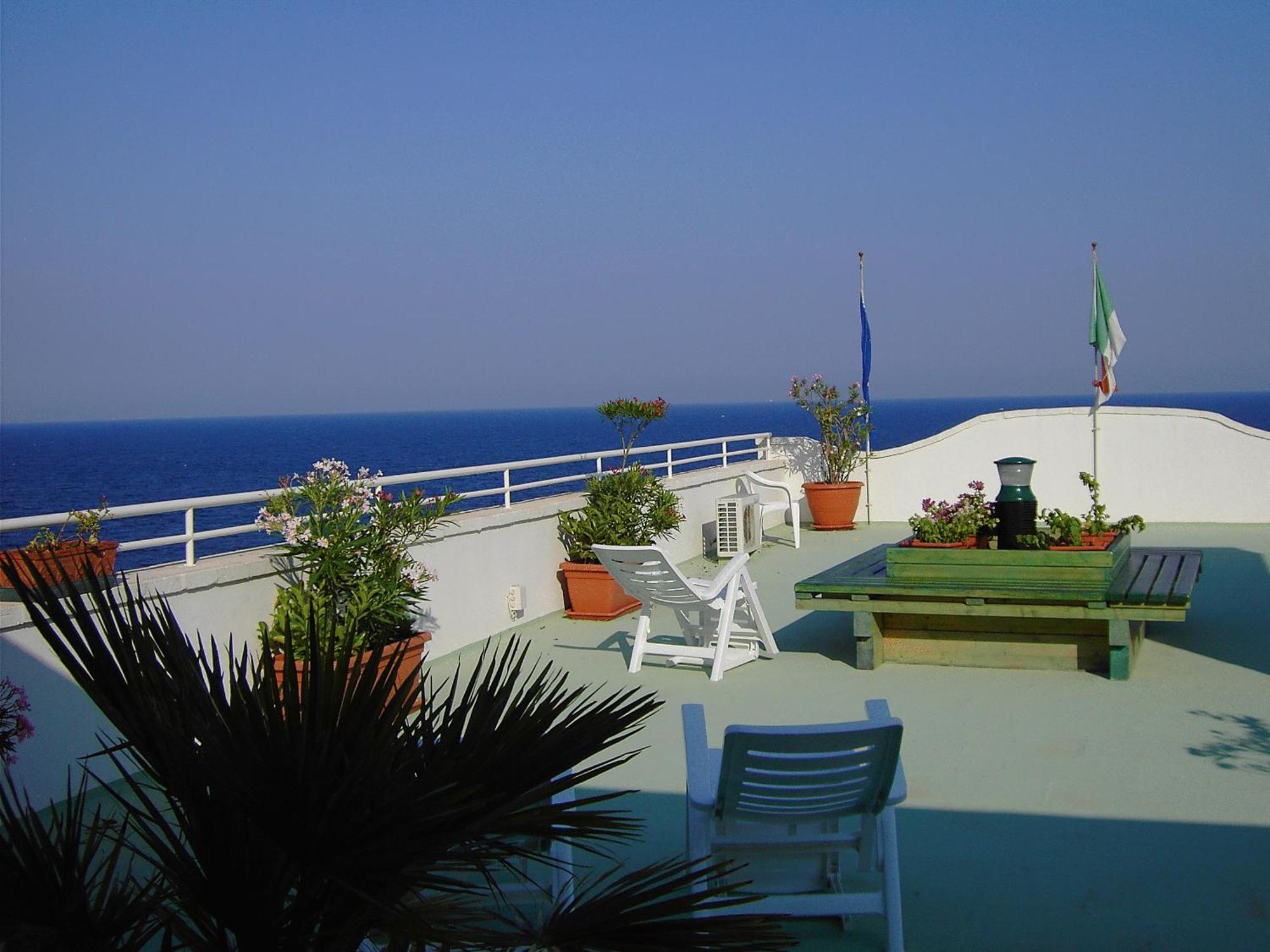 מרינה סרה Hotel Il Vascello מראה חיצוני תמונה