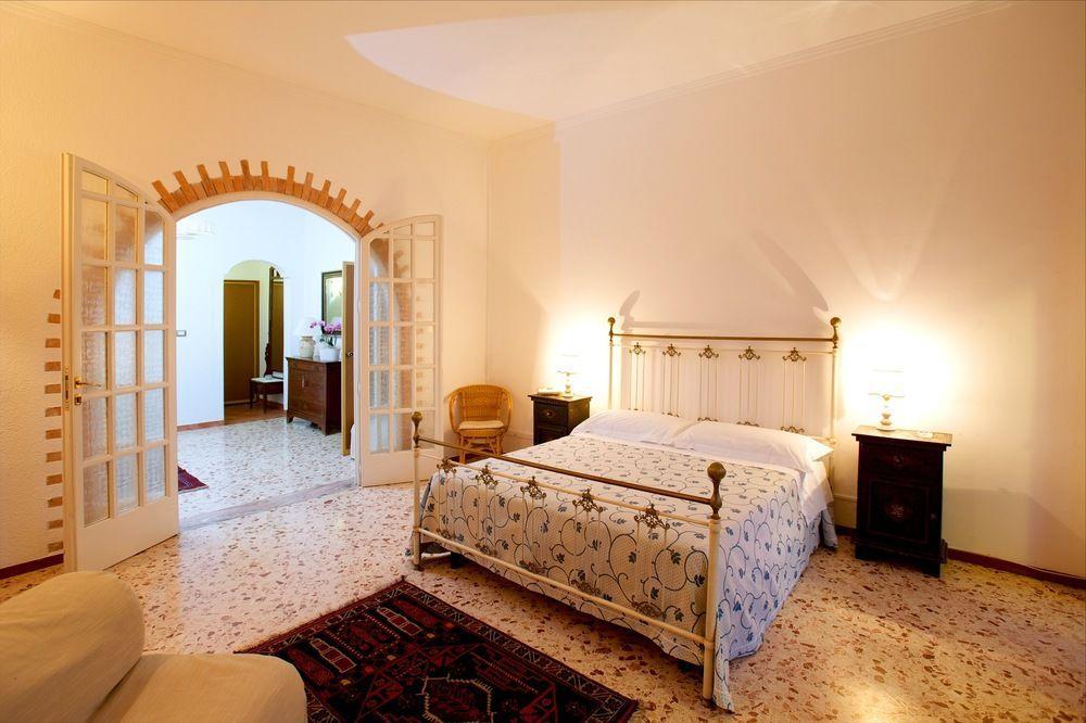 מרינה סרה Hotel Il Vascello מראה חיצוני תמונה