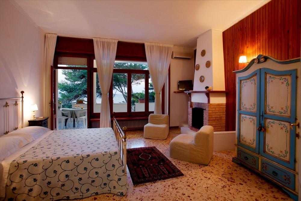 מרינה סרה Hotel Il Vascello מראה חיצוני תמונה