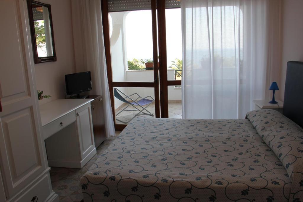 מרינה סרה Hotel Il Vascello מראה חיצוני תמונה